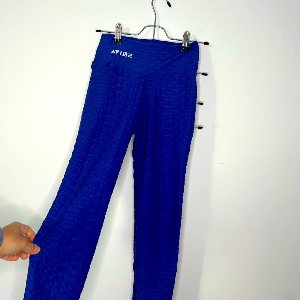 AVINE scrunch butt leggings
